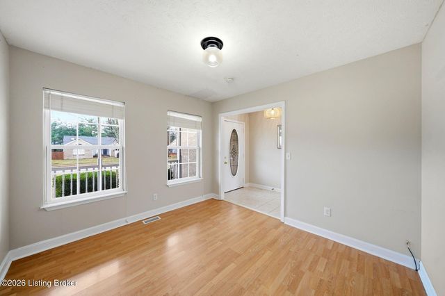 270 W Emerald Cir, Mt Washington, KY 40047