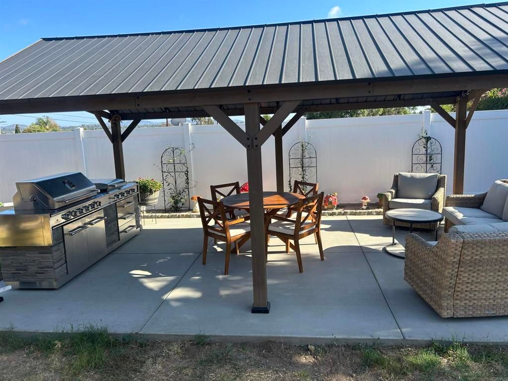 946 Rose, Vista, CA 92083 — exterior
