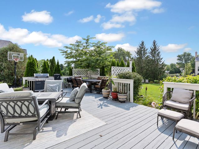 4135 River Ridge Drive, St. Charles, IL 60175