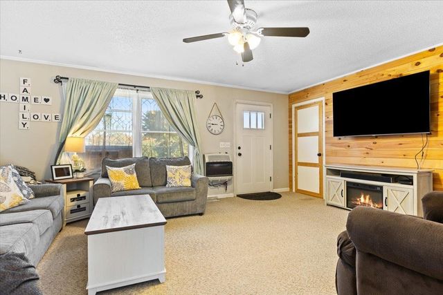 274 Scottsdale Road, Newport City, VT 05855