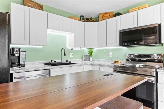 274 Scottsdale Road, Newport City, VT 05855