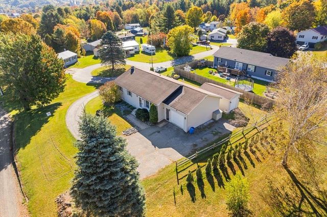 274 Scottsdale Road, Newport City, VT 05855