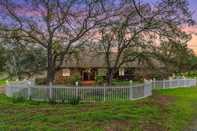 149 S Park Dr, Burson, CA 95225