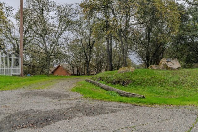 149 S Park Dr, Burson, CA 95225