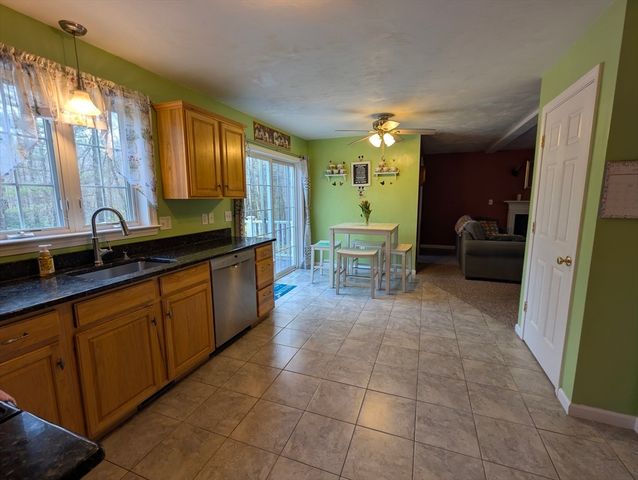 6 Marrissa Cir, Charlton, MA 01507