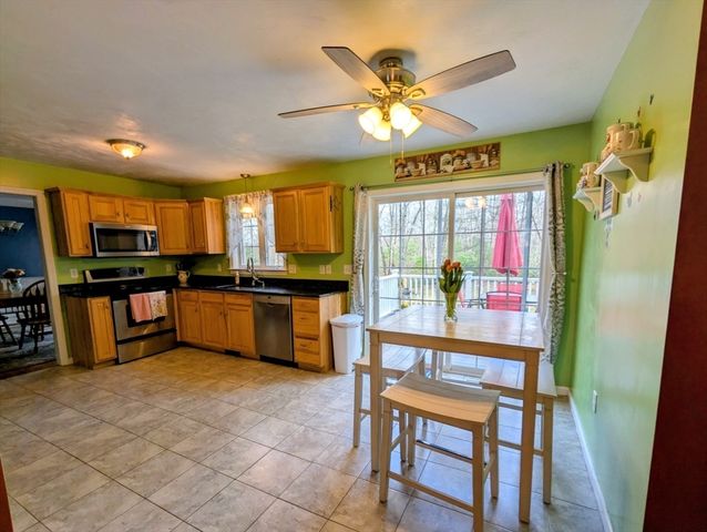 6 Marrissa Cir, Charlton, MA 01507