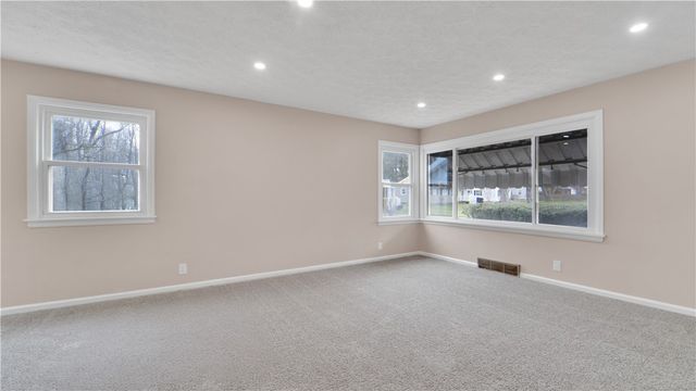 538 Glenview Court, Webster, NY 14580