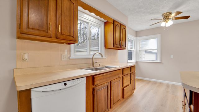 538 Glenview Court, Webster, NY 14580