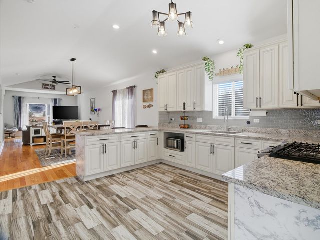 8566 S 83rd Avenue, Hickory Hills, IL 60457