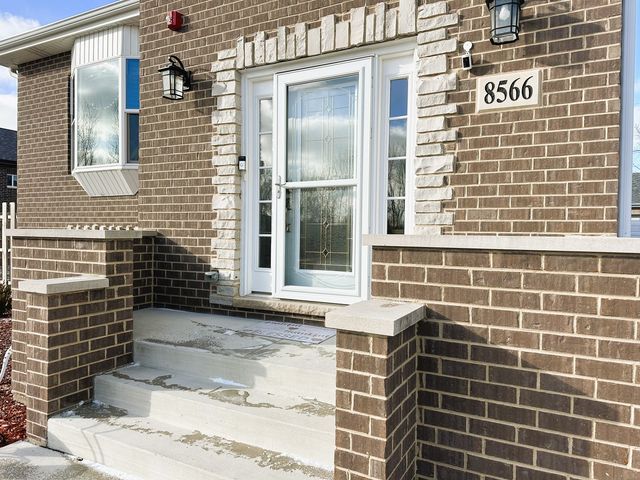 8566 S 83rd Avenue, Hickory Hills, IL 60457