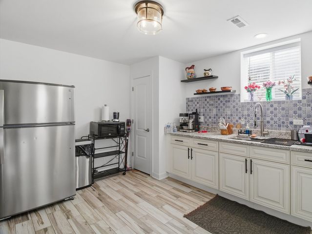 8566 S 83rd Avenue, Hickory Hills, IL 60457