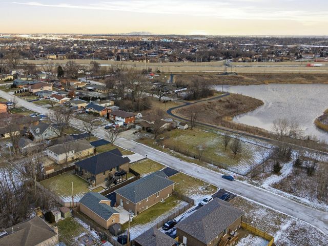 8566 S 83rd Avenue, Hickory Hills, IL 60457