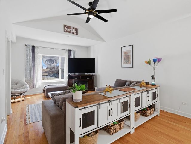 8566 S 83rd Avenue, Hickory Hills, IL 60457