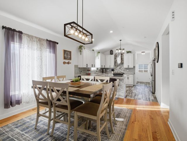 8566 S 83rd Avenue, Hickory Hills, IL 60457