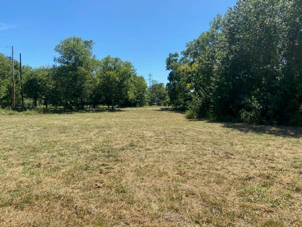 302 E Walnut, Whitewright, TX 75491