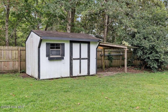 211 Fenton Place, Jacksonville, NC 28540