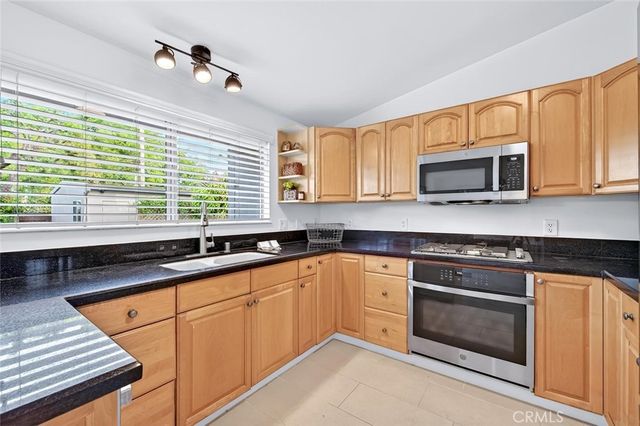 1962 Fullerton Avenue, Costa Mesa, CA 92627
