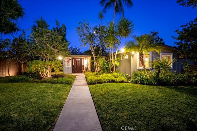 1962 Fullerton Avenue, Costa Mesa, CA 92627