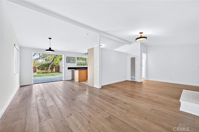 1962 Fullerton Avenue, Costa Mesa, CA 92627