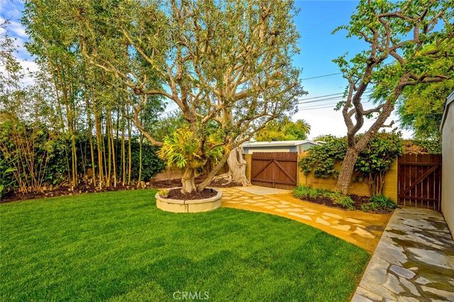 1962 Fullerton Avenue, Costa Mesa, CA 92627