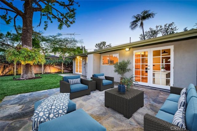 1962 Fullerton Avenue, Costa Mesa, CA 92627