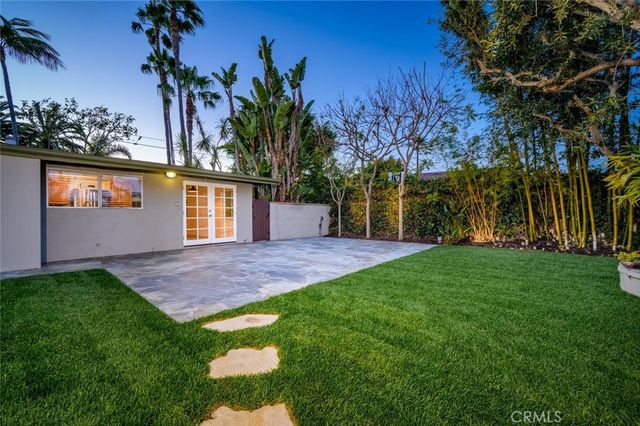 1962 Fullerton Avenue, Costa Mesa, CA 92627