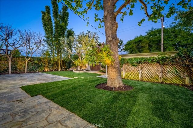1962 Fullerton Avenue, Costa Mesa, CA 92627