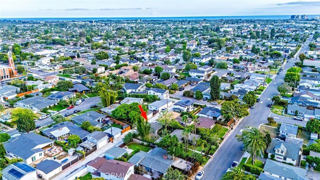 1962 Fullerton Avenue, Costa Mesa, CA 92627