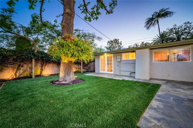 1962 Fullerton Avenue, Costa Mesa, CA 92627