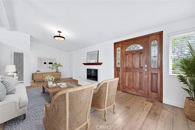 1962 Fullerton Avenue, Costa Mesa, CA 92627