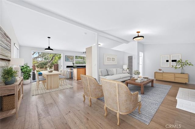 1962 Fullerton Avenue, Costa Mesa, CA 92627