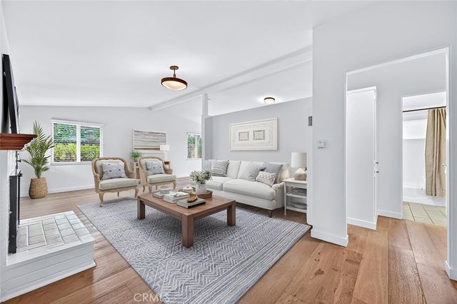 1962 Fullerton Avenue, Costa Mesa, CA 92627