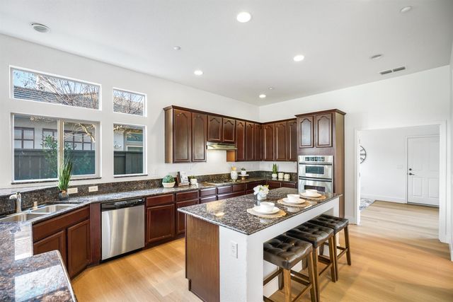 1009 Fountain Dr, West Sacramento, CA 95605