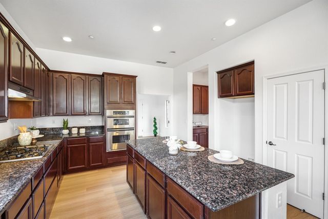 1009 Fountain Dr, West Sacramento, CA 95605