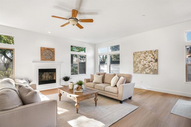 1009 Fountain Dr, West Sacramento, CA 95605