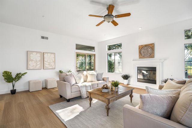 1009 Fountain Dr, West Sacramento, CA 95605