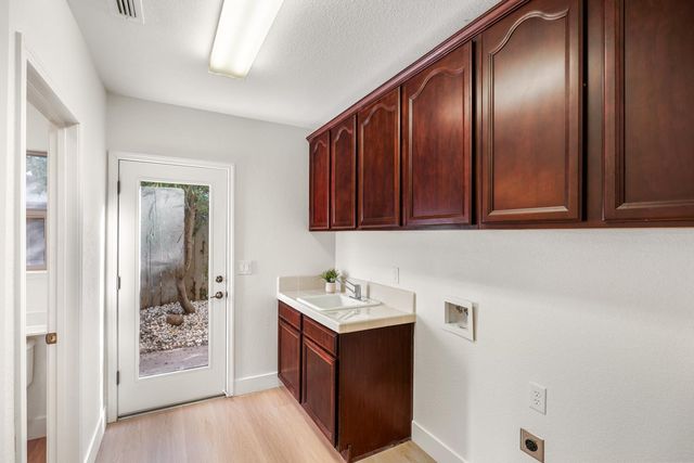 1009 Fountain Dr, West Sacramento, CA 95605