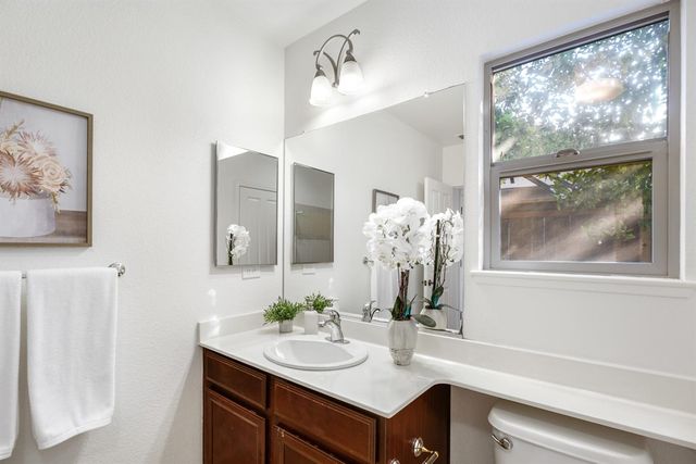 1009 Fountain Dr, West Sacramento, CA 95605