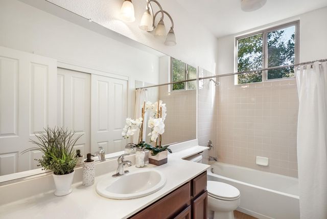 1009 Fountain Dr, West Sacramento, CA 95605