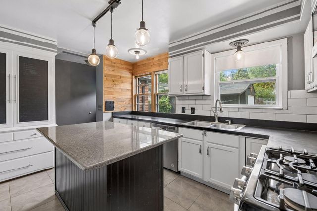 2011 Vincent Avenue N, Minneapolis, MN 55411