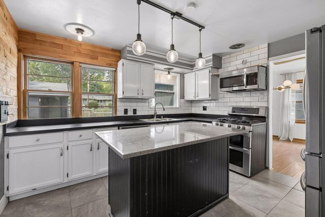 2011 Vincent Avenue N, Minneapolis, MN 55411
