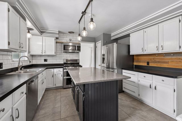 2011 Vincent Avenue N, Minneapolis, MN 55411