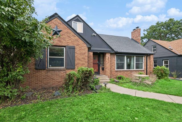 2011 Vincent Avenue N, Minneapolis, MN 55411