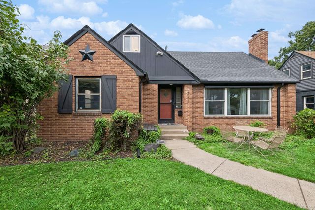 2011 Vincent Avenue N, Minneapolis, MN 55411