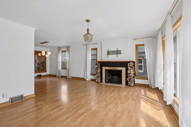 2011 Vincent Avenue N, Minneapolis, MN 55411