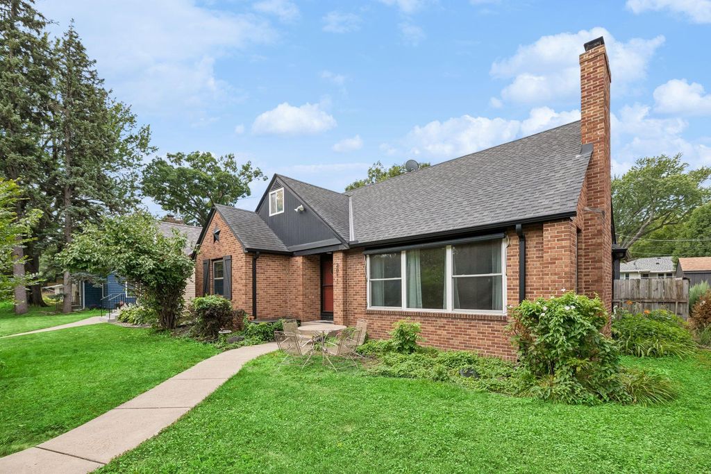 2011 Vincent Avenue N, Minneapolis, MN 55411
