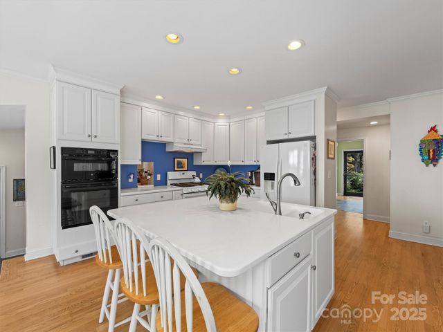 7 Park Road, Asheville, NC 28803