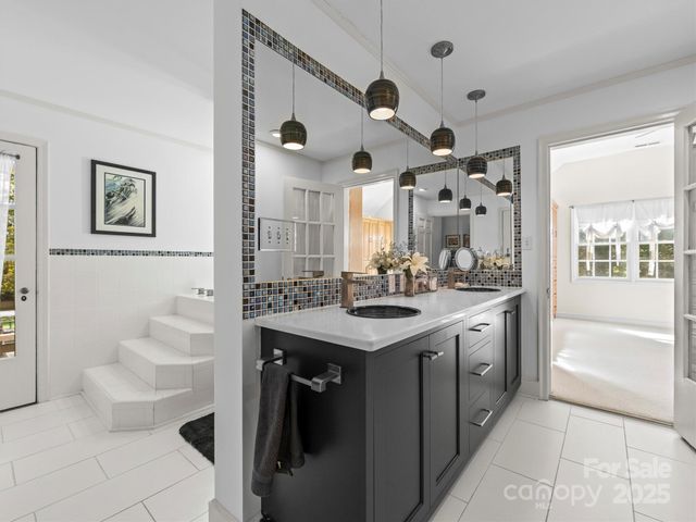 7 Park Road, Asheville, NC 28803