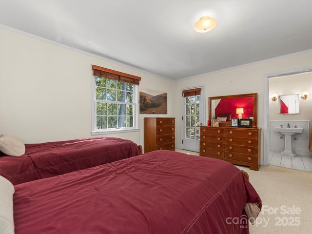 7 Park Road, Asheville, NC 28803