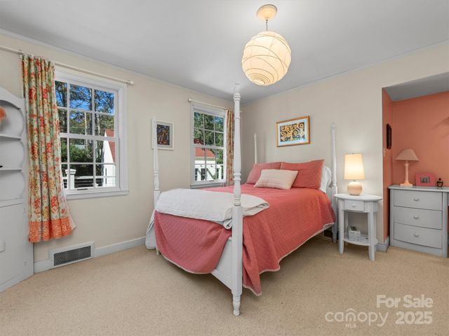 7 Park Road, Asheville, NC 28803